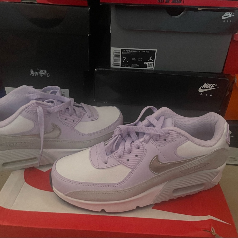 Nike Women's Sneakers in Lavender and Silver